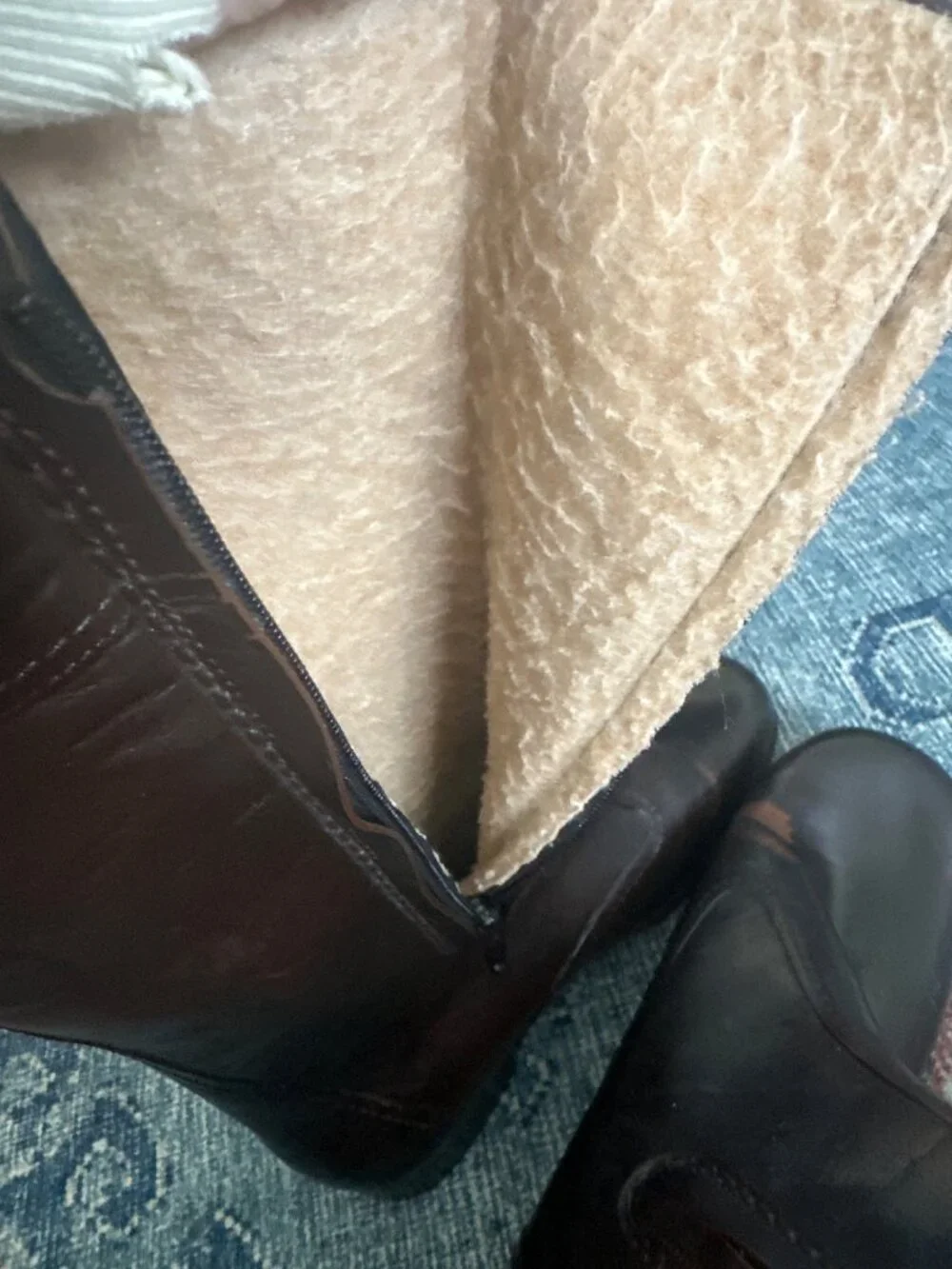 Vintage Brown Faux Leather Women’s Knee-High Boots Size 9 Low Heel Fuzzy LIned
